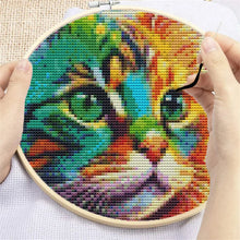 Charger l'image dans la galerie, Kit Point de Croix Chat couleur au milieu des fleurs