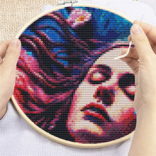 Charger l&#39;image dans la galerie, Femme qui dort au mileu des fleurs
